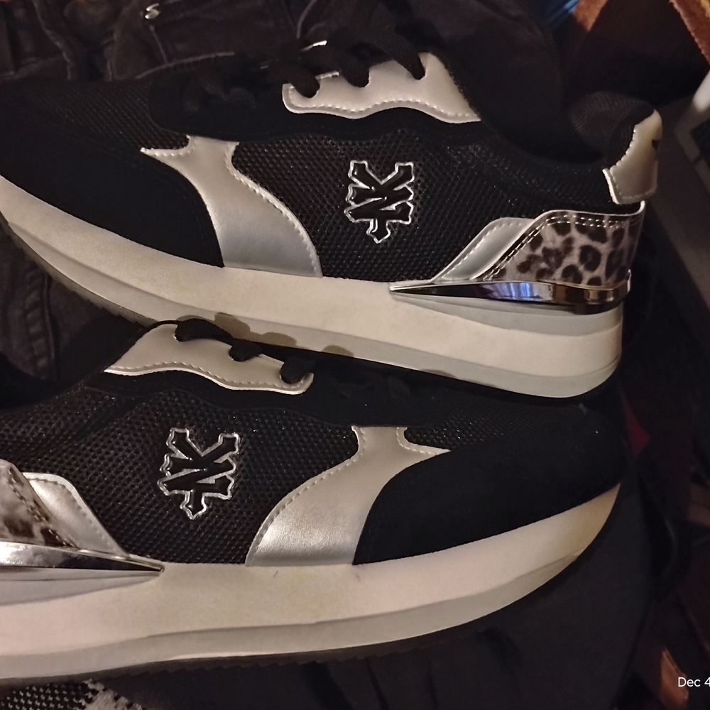 Zoo York Black and Silver Women's Sneakers